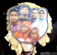 Polisi Tunjukkan Foto Keluarga Pengebom Gereja di Surabaya