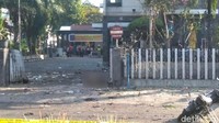 Seorang saksi mata Agus Winarso (54) menuturkan detik-detik saat bom di gereja Santa Maria, Surabaya Meledak. Agus saat itu duduk di bangku kedua dari depan langsung kaget saat mendengar suara ledakan yang keras. Deny Prastyo Utomo.