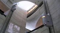 Mercedes-Benz Museum Elevator di Jerman, ini merupakan lift yang mirip kapsul yang mampu memberikan pengalaman luar biasa kepada para penggunanya. Istimewa/theworldgeography.com
