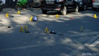Pantauan di lokasi, Jokowi tiba di GKI Surabaya, Minggu (13/5/2018). Dia didampingi Kapolri Jenderal Tito Karnavian, Panglima TNI Mareskal Hadi Tjahjanto, Menko Polhukam Wiranto dan Menag Lukman Hakim.