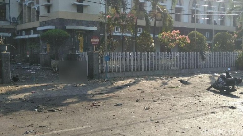 Kesaksian Wanita yang Terlempar 15 M Akibat Bom Gereja Santa Maria Kesaksian Wanita yang Terlempar 15 M Akibat Bom Gereja Santa Maria