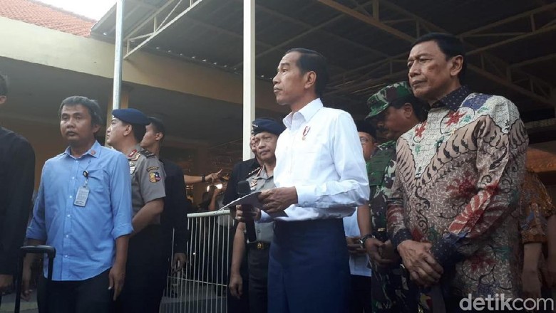 Jokowi: Jika Juni DPR Tak Sahkan RUU Terorisme, Saya Keluarkan Perppu Jokowi: Jika Juni DPR Tak Sahkan RUU Terorisme, Saya Keluarkan Perppu