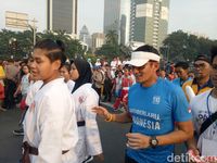 Ikuti Parade Asian Games, Sandi Lari dari Monas ke Senayan