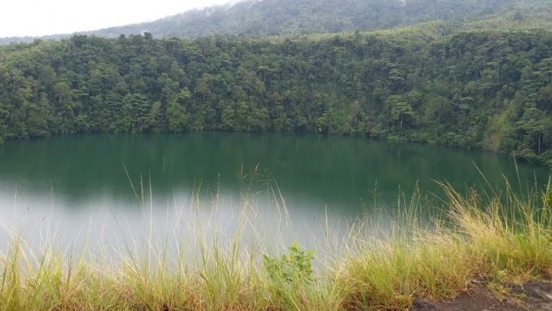 Danau Tolire Besar Danau Tolire Besar di Ternate Utara