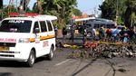 Foto: Mobil-mobil Hancur Kena Bom Gereja di Surabaya