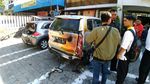 Foto: Mobil-mobil Hancur Kena Bom Gereja di Surabaya