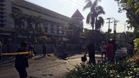 Korban tewas dan luka-luka dari ledakan bom di Surabaya dibawa ke RSU dr Soetomo dan RS Bhayangkara Polda Jatim. Dany Prastyo Utomo.