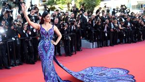 Foto: Gaya Aishwarya Rai yang Cantik Memesona di Usia 44 Tahun