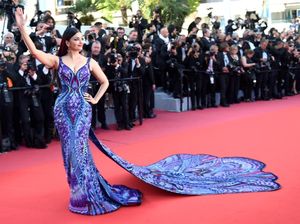 Foto: Gaya Aishwarya Rai yang Cantik Memesona di Usia 44 Tahun