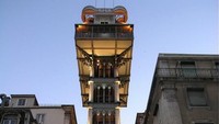 Santa Justa Lift di Portugal, adalah lift yang berada di kota bersejarah Lisbon. Sejak pembangunannya, lift ini telah menjadi daya tarik wisata. Istimewa/theworldgeography.com