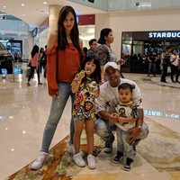 Nia Ramadhani pernah mengungkapkan tubuhnya cepat kembali langsing pasca melahirkan karena suatu proses yang membutuhkan biaya tidak sedikit. Namun dia merahasiakan apa proses pelangsingan yang dilakukannya. (Foto: Instagram/Nia Ramadhani)