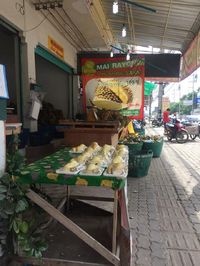 Protes Kualitas Durian, Pria Ini Nangis Ditampar Durian oleh Penjual