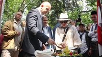 Presiden Bulgaria potong tumpeng (dok KBRI Sofia)