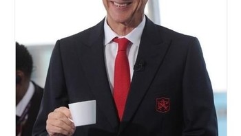 Selain sukses bersama Arsenal, ia juga sukses mengagalkan usaha Barcelona untuk tidak terkalahkan selama semusim. (Foto: Twitter)