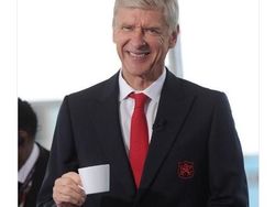 Parade Meme Iringi Kepergian Carrick dan Wenger