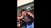 Protes Kualitas Durian, Pria Ini Nangis Ditampar Durian oleh Penjual