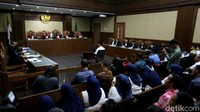 Namun, DPRD Lampung Tengah disebut meminta adanya fee yang diduga KPK sebesar Rp 1 miliar untuk mendapatkan persetujuan atau tanda tangan surat pernyataan tersebut. Permintaan itu disamarkan lewat kode cheese.