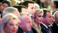 Sebelum menghadiri pembukaan, Ivanka dan suaminya menghadiri jamuan makan di Kementerian Luar Negeri Israel di Yerusalem. Foto: REUTERS/Amir Cohen