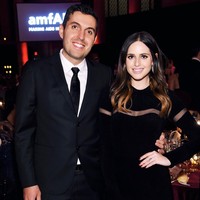 Tak heran jika keduanya menggelar pesta pertunangan mewah. Alexa adalah anak dari Michael Dell yang merupakan juragan komputer. Sedangkan Harrison yang berprofesi sebagai investor real estate juga datang dari keluarga kaya. Foto: Instagram @alexakdell