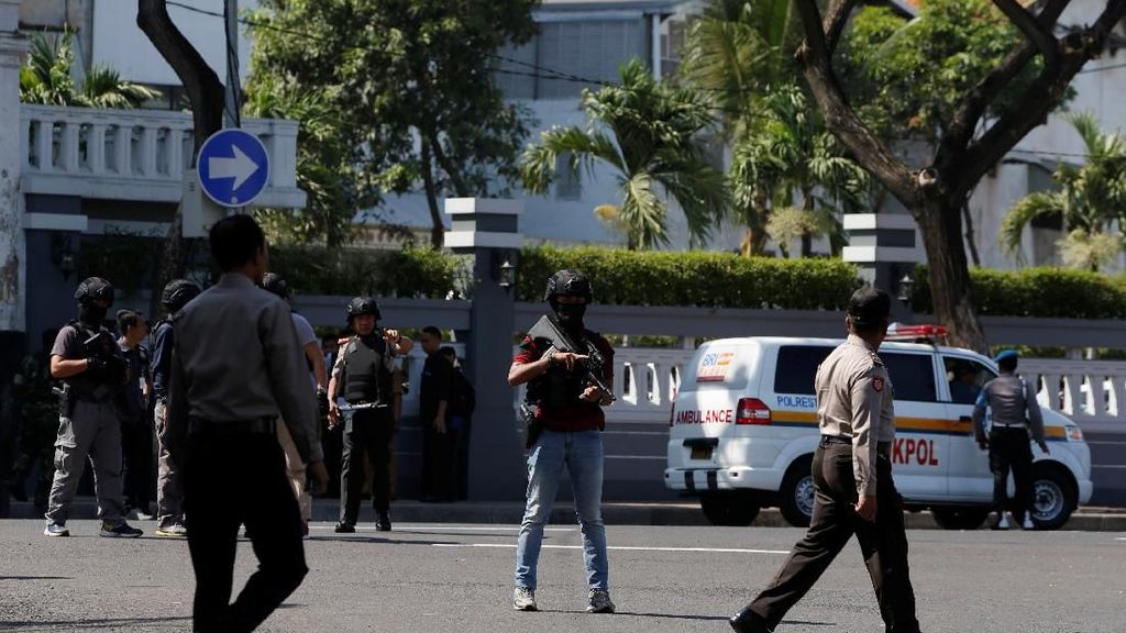 Polrestabes Surabaya Dibom, Penjagaan Diperketat Polrestabes S urabaya Dibom, Penjagaan Diperketat