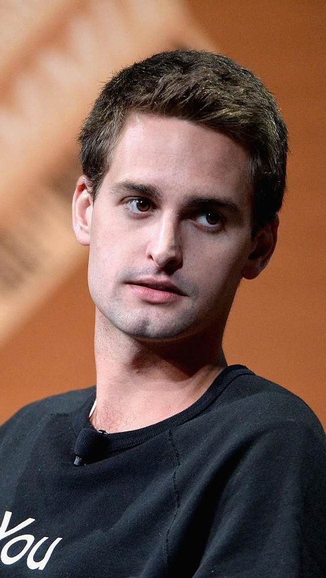 Beberapa semester menjelang lulus, Evan keluar dari universitas dan fokus membesarkan Snapchat. Untungnya, media sosial untuk sharing foto dan video itu populer sehingga pengorbanannya untuk keluar dari universitas tak sia-sia.  Foto: Getty Images