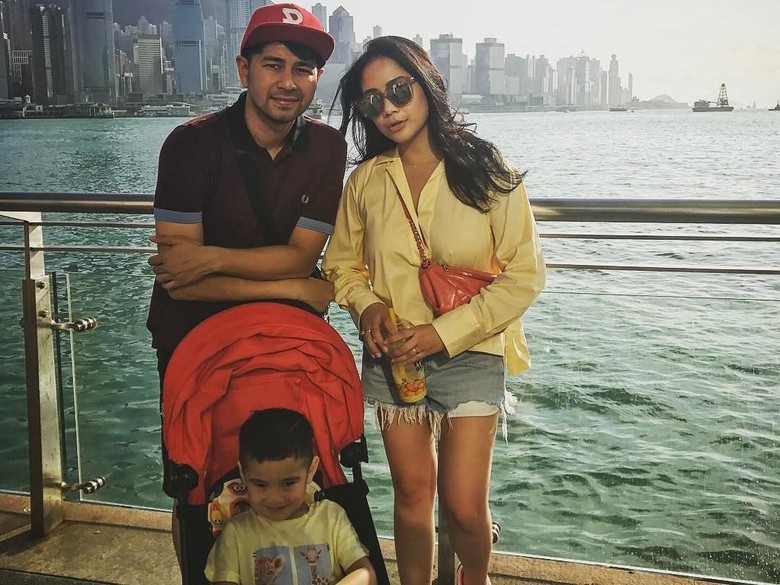 Ditaksir Capai Rp 100 M, Rumah Nenek Raffi Ahmad Juga Berhantu? Ditaksir Capai Rp 100 M, Rumah Nenek Raffi Ahmad Juga Berhantu?