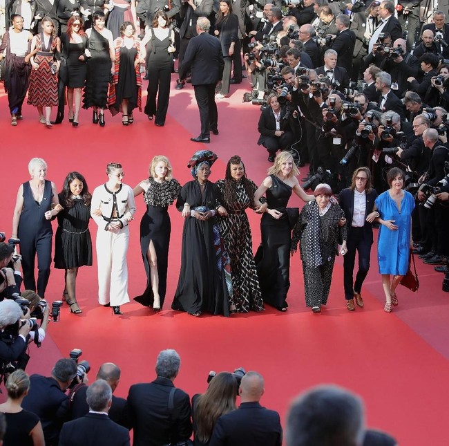 Tampak pula aktris Prancis yang pernah berperan sebagai Bond Girl, Lea Seydoux, dan sutradara Ava DuVernay. Foto: Getty Images