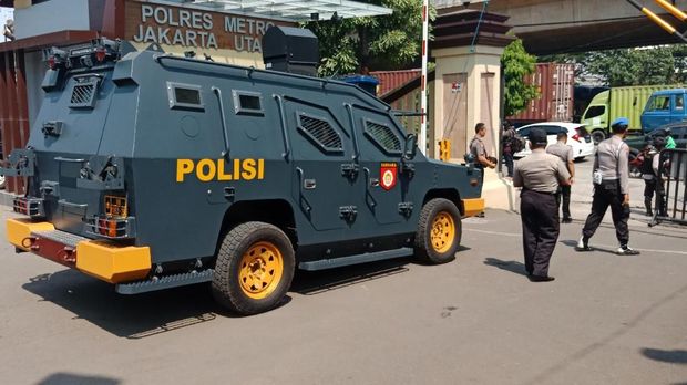 Siaga 1, Akses ke Kantor Polisi Ditutup Portal dan Dijaga Ketat