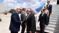 Ivanka Trump dan suaminya, Jared Kushner, masuk rombongan delegasi kepresidenan yang dikirim Trump. Delegasi ini dipimpin oleh Wakil Menteri Luar Negeri AS, John Sullivan. Foto: Courtesy David Azagury/U.S. Embassy Tel Aviv/Handout via REUTERS