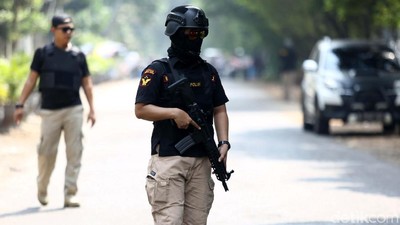 Ada Isu Teror Bom, Polisi Jaga Gereja Santa Anna