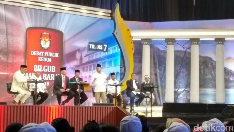 Gara-gara Kaus Tagar Ganti Presiden, Debat Cagub Jabar Rusuh Gara-gara Kaus Tagar Ganti Presiden, Debat Cagub Jabar Rusuh