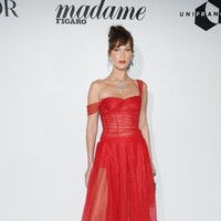 Akhir pekan lalu di Cannes, Bella Hadid menunjukkan eksistensinya di karpet merah Cannes untuk menghadiri acara pesta besutan Dior. Foto: Dok. Getty Images