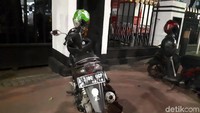 Kadispen TNI AD Brigjen Alfret Denny Tuejeh mengatakan kecurigaan sempat muncul dengan orang-orang itu hingga akhirnya diamankan. Namun, menurut Afret, mereka tidak memiliki niat untuk menabrakkan diri ke Mabes TNI AD (Foto: Denita BR Matondang/detikcom)