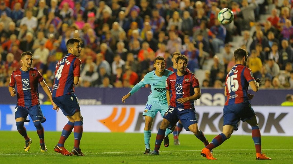 Barcelona saat takluk dari Levante di Liga Spanyol. (Foto: Heino Kalis/Reuters)