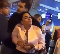 Istri jambak pelakor di bandara.