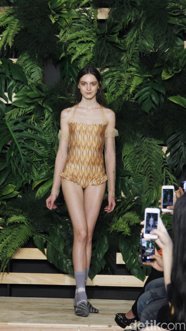 Fashion show Ikat Indonesia by Didiet Maulana yang bertajuk Mentari di Hotel Monopoli, Kemang, Jakarta, Selasa [8/5/2018]. Foto: Mohammad Abduh/Wolipop