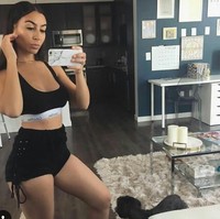 Aku dulu sangat pemalu dan tidak suka berjodet di hadapan publik. Tapi ketika SMA aku jadi gadis pesta. Saat itu aku mulai menari dan semakin percaya diri ketika banyak orang yang melihatku, ungkapnya. Foto: dok. Instagram