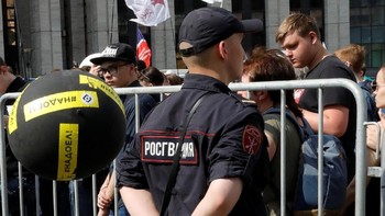 Selain itu mereka meminta Google dan Apple untuk menghapus Telegram dari platform toko aplikasi milik keduanya. Bahkan, Roskomnadzor sampai memblok sekitar 15,8 juta alamat IP pada Google Cloud dan Amazon Web Service yang ditengarai digunakan Telegram.  (Foto: Reuters/Tatyana Makeyeva