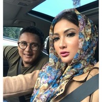 Melihat penampilan barunya ini, netizen ramai mendoakan Natalie Sarah agar istiqomah dengan hijabnya. Natalie Sarah juga tampak berproses mengenakan hijab, dari pashmina yang hanya dipakai di kepala tanpa peniti, hingga sekarang tampil tertutup. Foto: Instagram Natalie Sarah