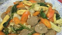 Karena membuatnya praktis, banyak netizen bikin sendiri cap cay di rumah. Seperti @debbieyuliandewi yang bikin cap cay dengan irisan bakso melimpah. Foto: Istimewa