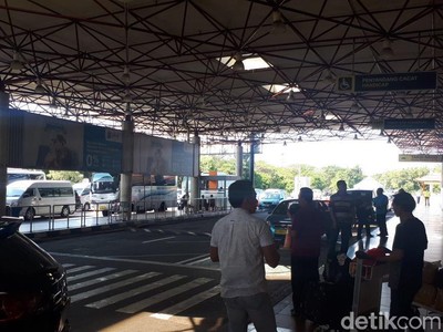 Terkait Teror Bom, Penumpang di Bandara Juanda Was-was Terkait Teror Bom, Penumpang di Bandara Juanda Was-was