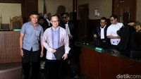 Jaksa mengatakan, Syafruddin dan Dorojatun menghadiri rapat terbatas pada 11 Februari 2004 untuk melaporkan kepada Presiden RI-5 Megawati Soekarnoputri. Dalam rapat itu membahas utang petambak sebesar Rp 3.900.000.000.000, namun yang sudah dibayar utang Rp 1.100.000.000.000.
