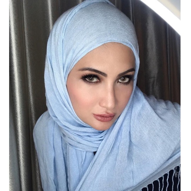 Banyak netizen yang menyebut Natalie Sarah semakin cantik. Banyak pula yang berpendapat penampilan barunya ini mirip wanita Turki. Foto: Instagram Natalie Sarah