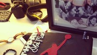 Sebagai penggemar dari pembasket Michael Jordan, Fandy diberi kejutan kue ulang tahun dengan lambang Michael Jordan dari sang istri. Foto: Instagram @fandych