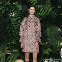 Fashion show Ikat Indonesia by Didiet Maulana yang bertajuk Mentari di Hotel Monopoli, Kemang, Jakarta, Selasa [8/5/2018]. Foto: Mohammad Abduh/Wolipop