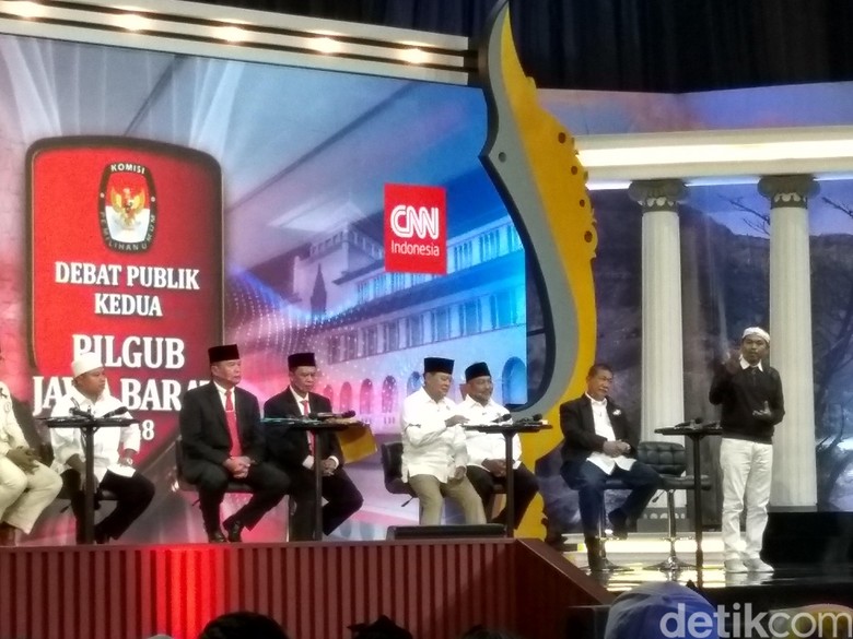 Debat Cagub Jabar: Adu Gagasan, Saling Sindir dan Nyaris Bubar Debat Cagub Jabar: Adu Gagasan, Saling Sindir dan Nyaris Bubar