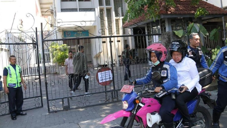 Pemakaman Pelaku Bom Ditolak Warga, Risma Tunggu Fatwa MUI Pemakaman Pelaku Bom Ditolak Warga, Risma Tunggu Fatwa MUI