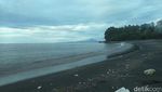Foto: 5 Pantai Berpasir Hitam Nan Cantik di Indonesia