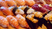 Kalau ini foto throwback Nay saat kangen makan sushi enak di Kyoto. Duh, foto sushi-nya bikin ngiler! Foto: Instagram naymirdad