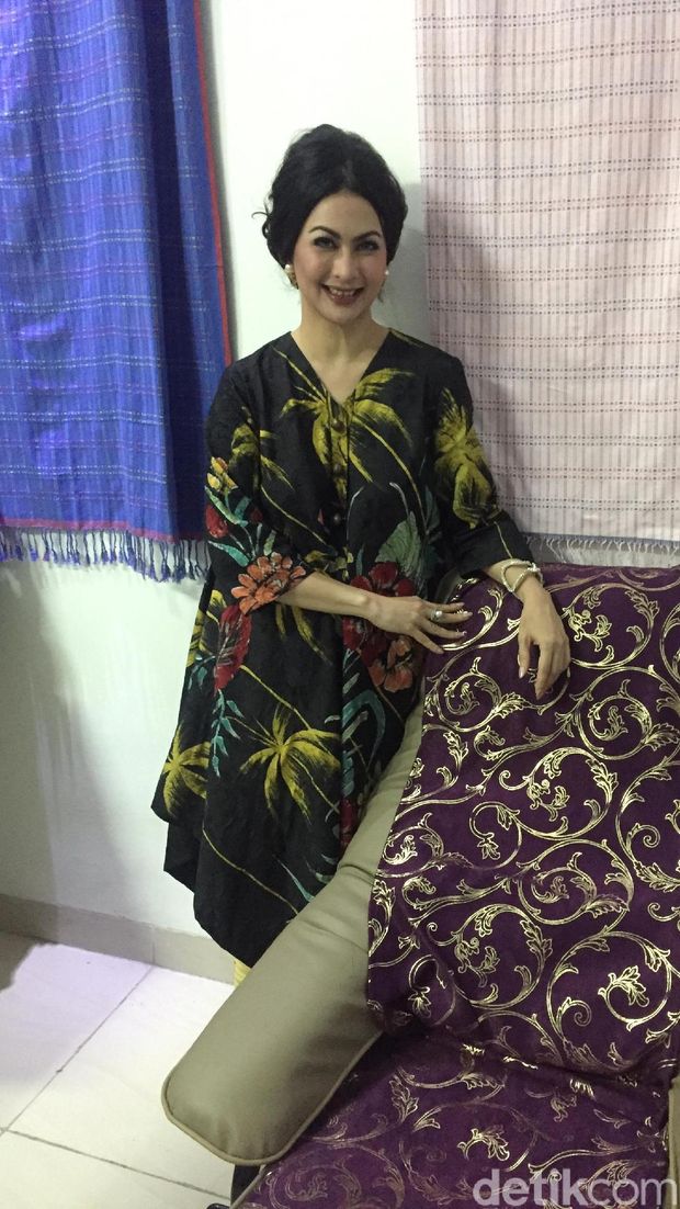 Pada 2012, Diana Pungky bersama dua sahabatnya mendirikan Andaru Anti-aging Clinic & Spa.